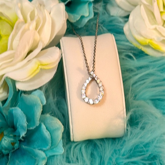 Tear Drop Outline Diamond Pendant Necklace NEW! - Picture 4 of 7